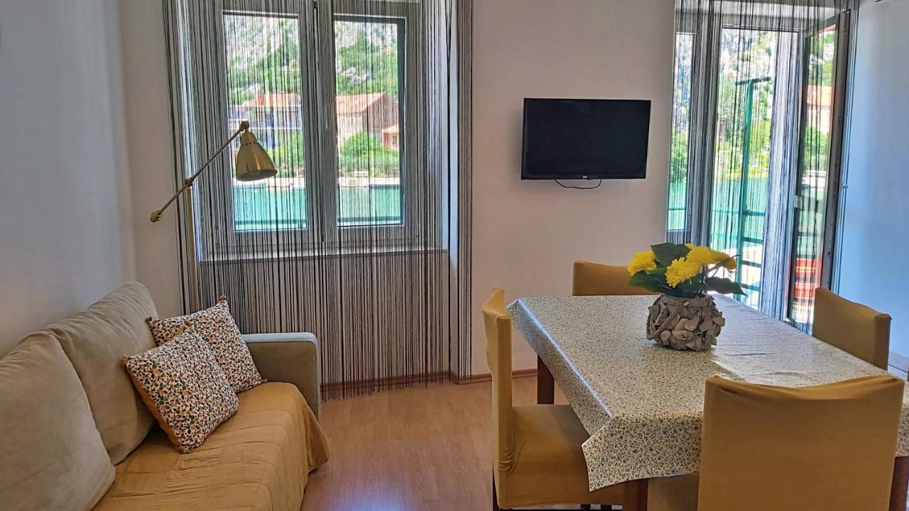 Apartment Mandic Omis Bagian luar foto