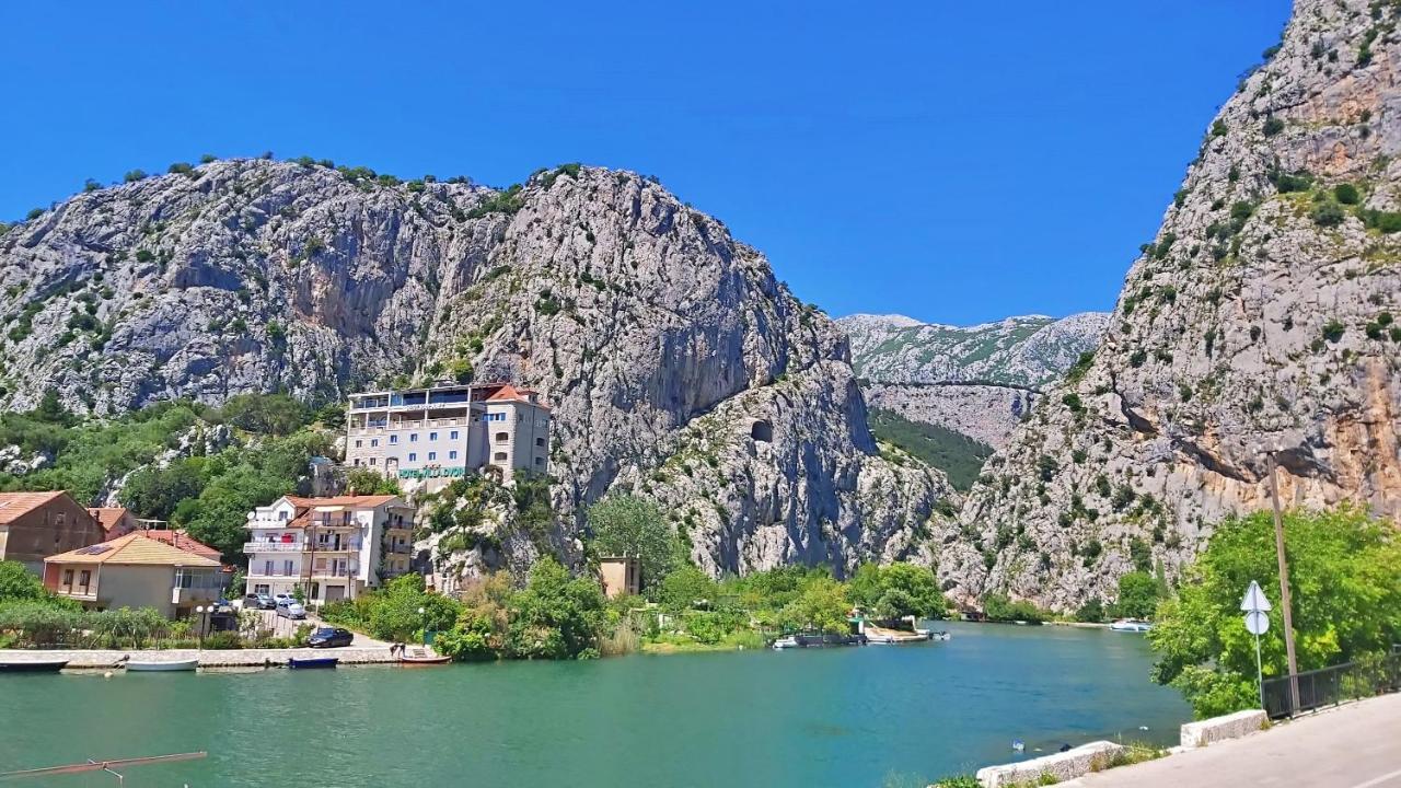 Apartment Mandic Omis Bagian luar foto