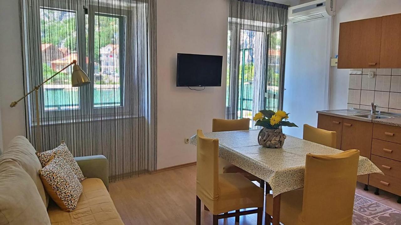 Apartment Mandic Omis Bagian luar foto
