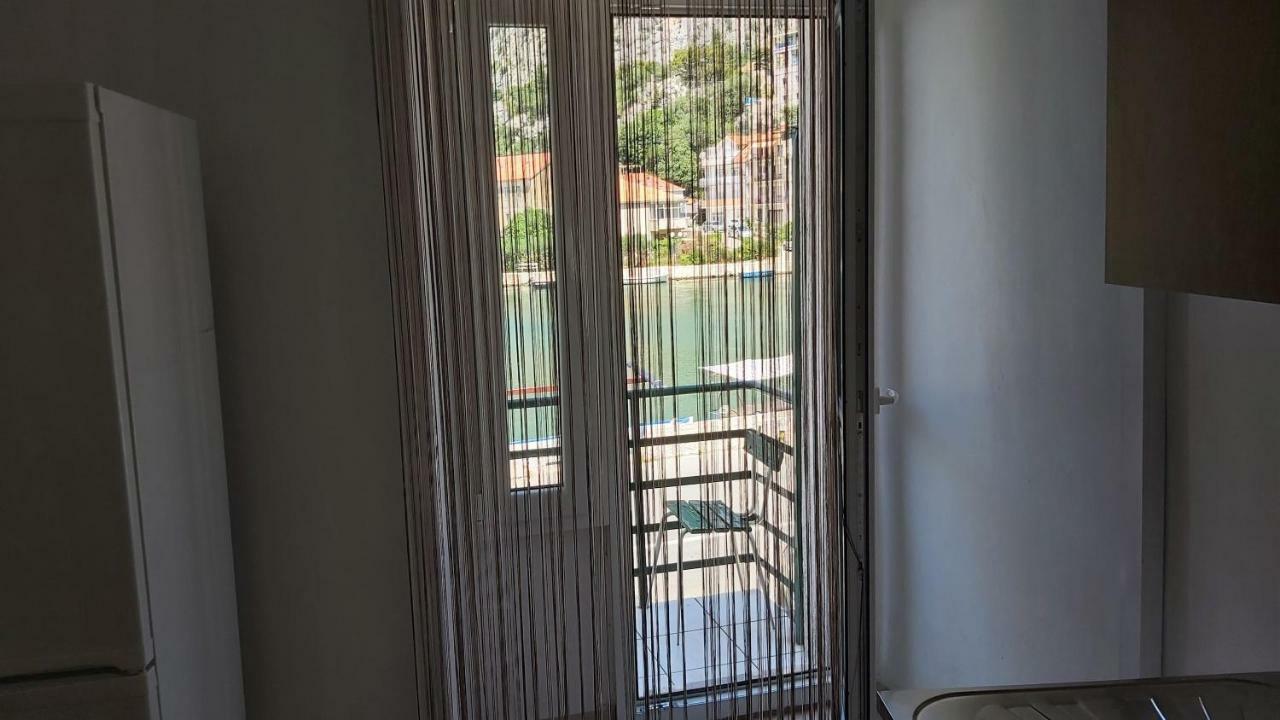 Apartment Mandic Omis Bagian luar foto