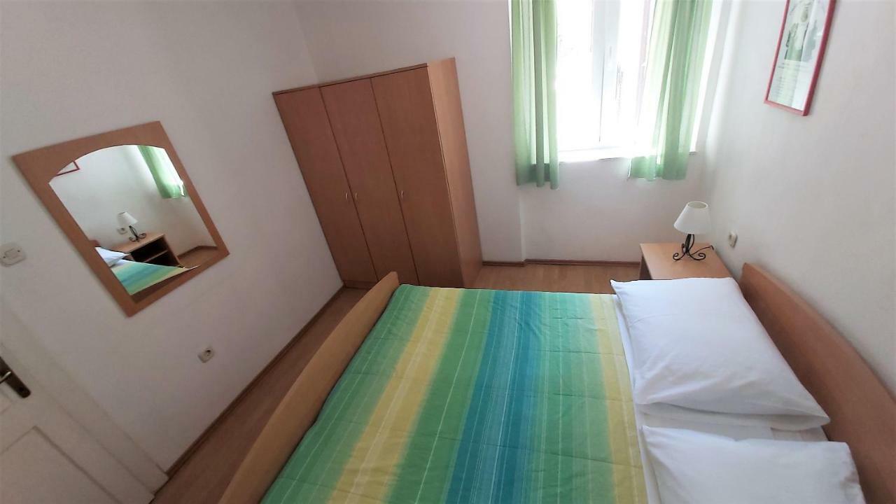 Apartment Mandic Omis Bagian luar foto
